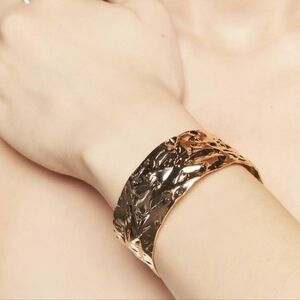 Gold Tone Modernist Hammered Textured Lightweight Open Cuff Bracelet Flat Bangle